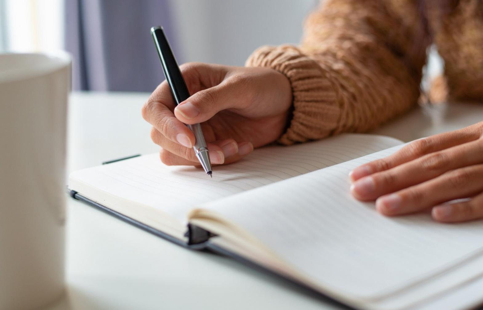 Аналитика рекламных кампаний на экране компьютера